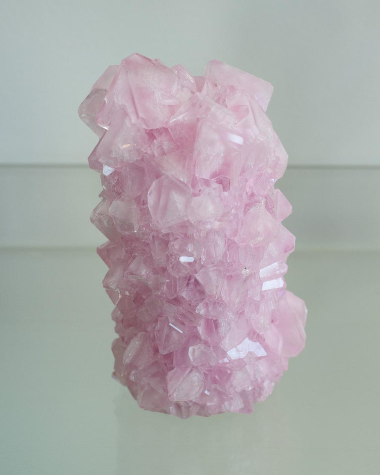 CONTEMPORARY CRYSTALLIZED VASE IN SOFT PINK BY ISAAC MONTÉ, NETHERLANDS