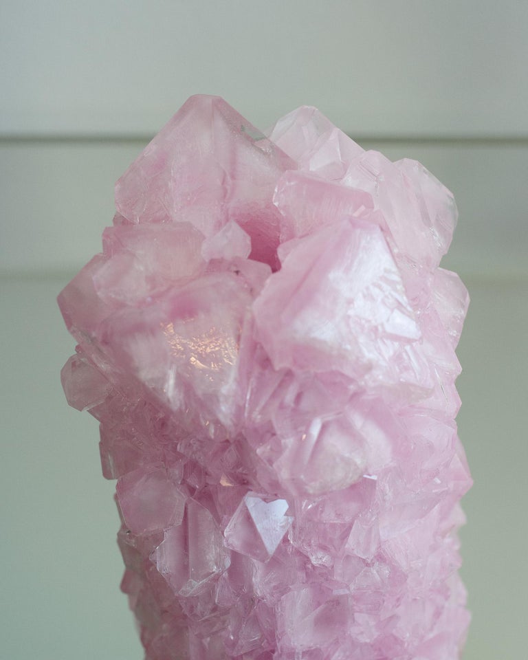 CONTEMPORARY CRYSTALLIZED VASE IN SOFT PINK BY ISAAC MONTÉ, NETHERLANDS