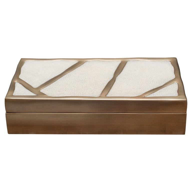 CONTEMPORARY KIFU PARIS BRASS BOX WITH CREME SHAGREEN INLAY
