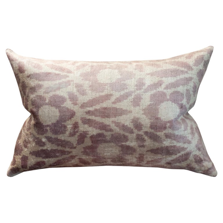 CONTEMPORARY LILAC AND SILVER SILK VELVET PILLOW WITH FLORAL MOTIF