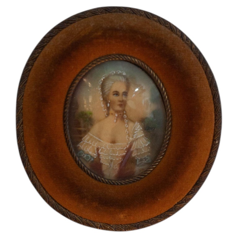 ANTIQUE MINIATURE PORTRAIT OF A NOBLEWOMAN IN BRONZE MOUNT FRAME