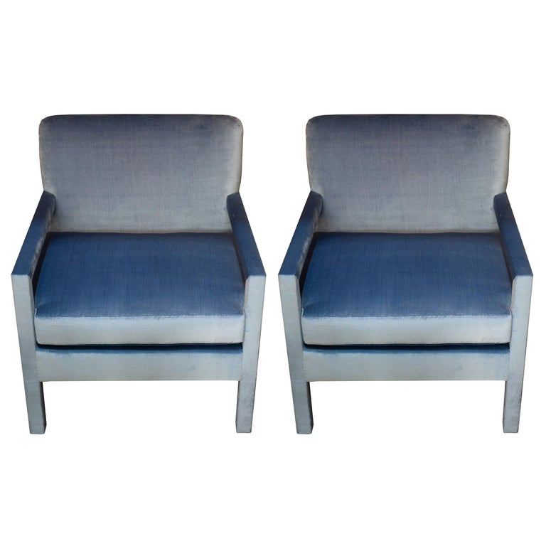 PAIR OF STUDIO MAISON NURITA PARSONS CHAIR UPHOLSTERED IN DELFT BLUE SILK VELVET