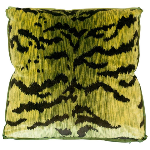 PAIR OF STUDIO MAISON NURITA BOX PILLOW IN BEVILACQUA GREEN TIGER VELVET WITH SATIN TRIM