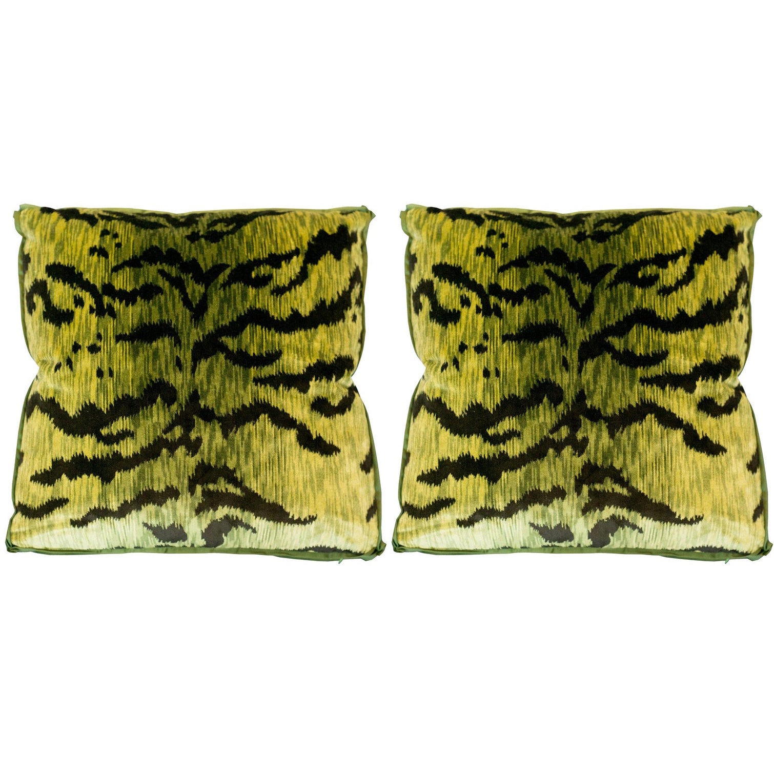 PAIR OF STUDIO MAISON NURITA BOX PILLOW IN BEVILACQUA GREEN TIGER VELVET WITH SATIN TRIM