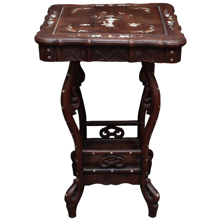 ANTIQUE CHINESE WOOD TABLE WITH MOTHER OF PEARL INLAY