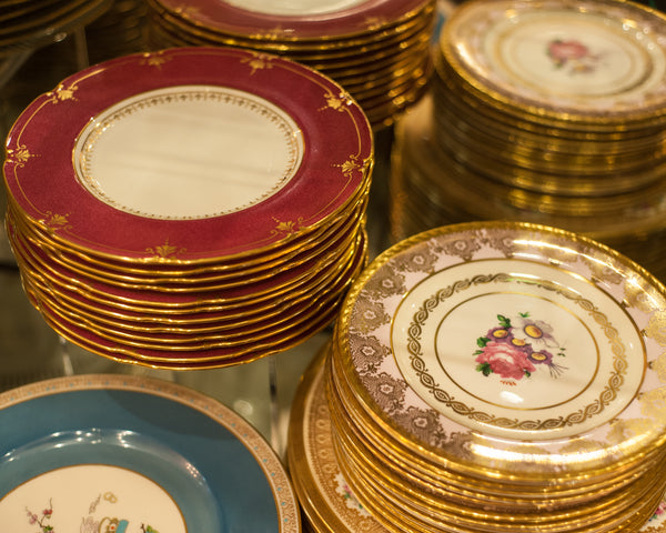 ANTIQUE SET OF 12 WEDGWOOD CRANBERRY SIDE PLATES