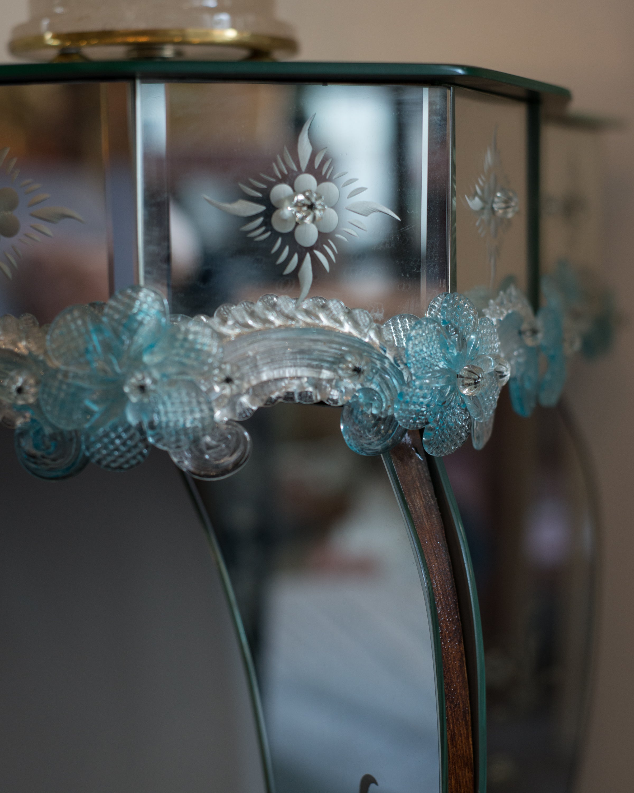 CONTEMPORARY MURANO MIRRORED CONSOLE WITH HAND BLOWN BLUE FLOWERS