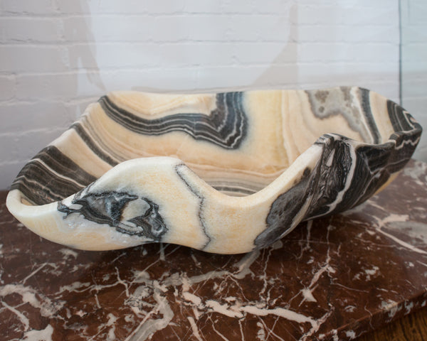 LARGE FREE-FORM BANDED ONYX BOWL