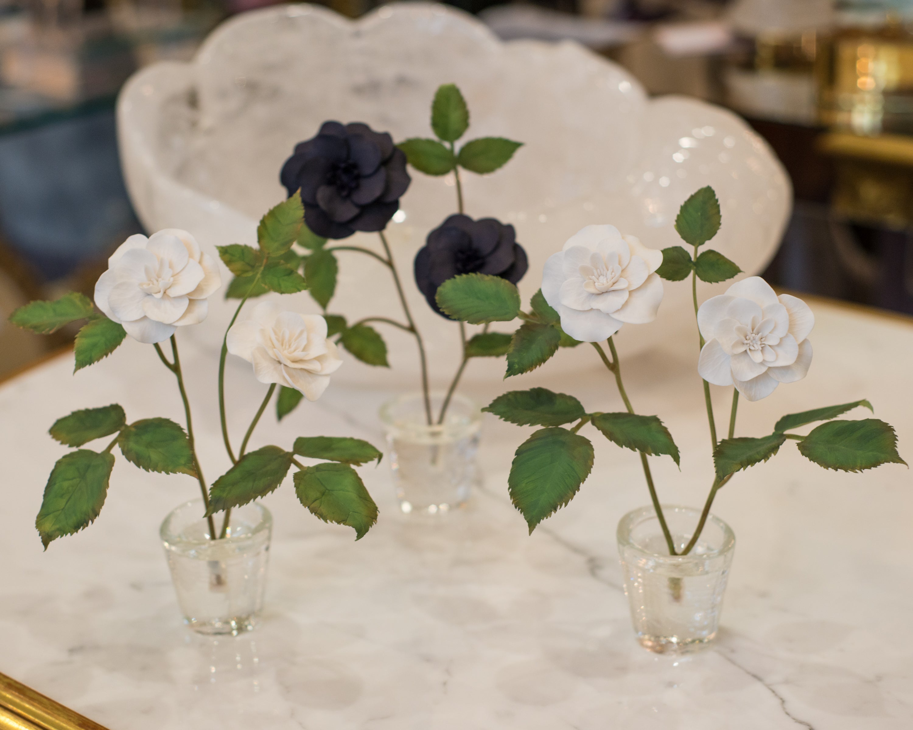 SMALL BLACK PORCELAIN ROSEBUSH