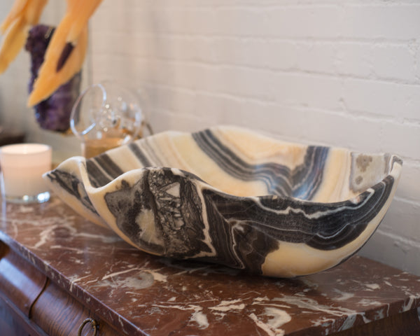 LARGE FREE-FORM BANDED ONYX BOWL