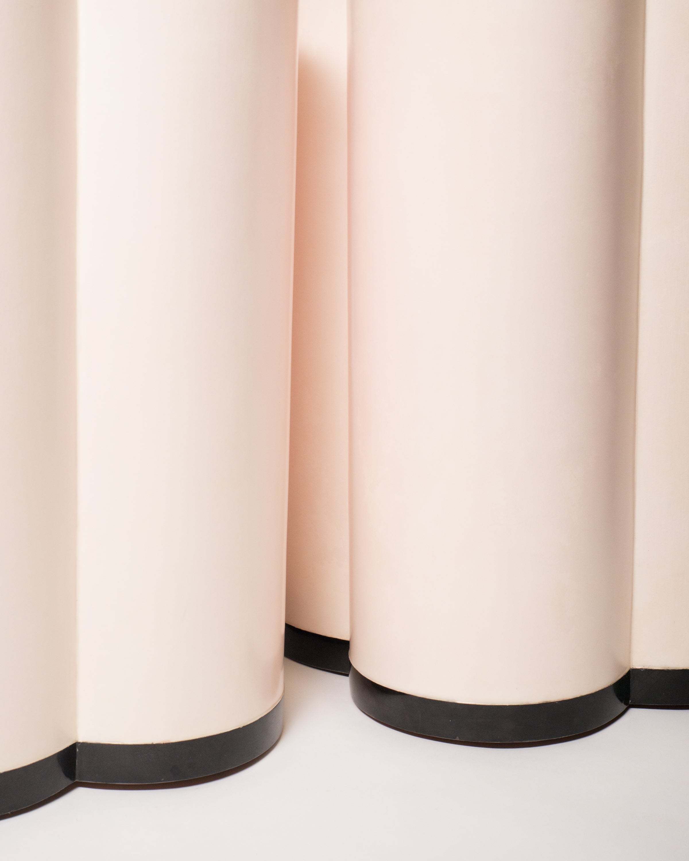 PARCHMENT PINK CLOVER DRUM TABLE/OTTOMAN