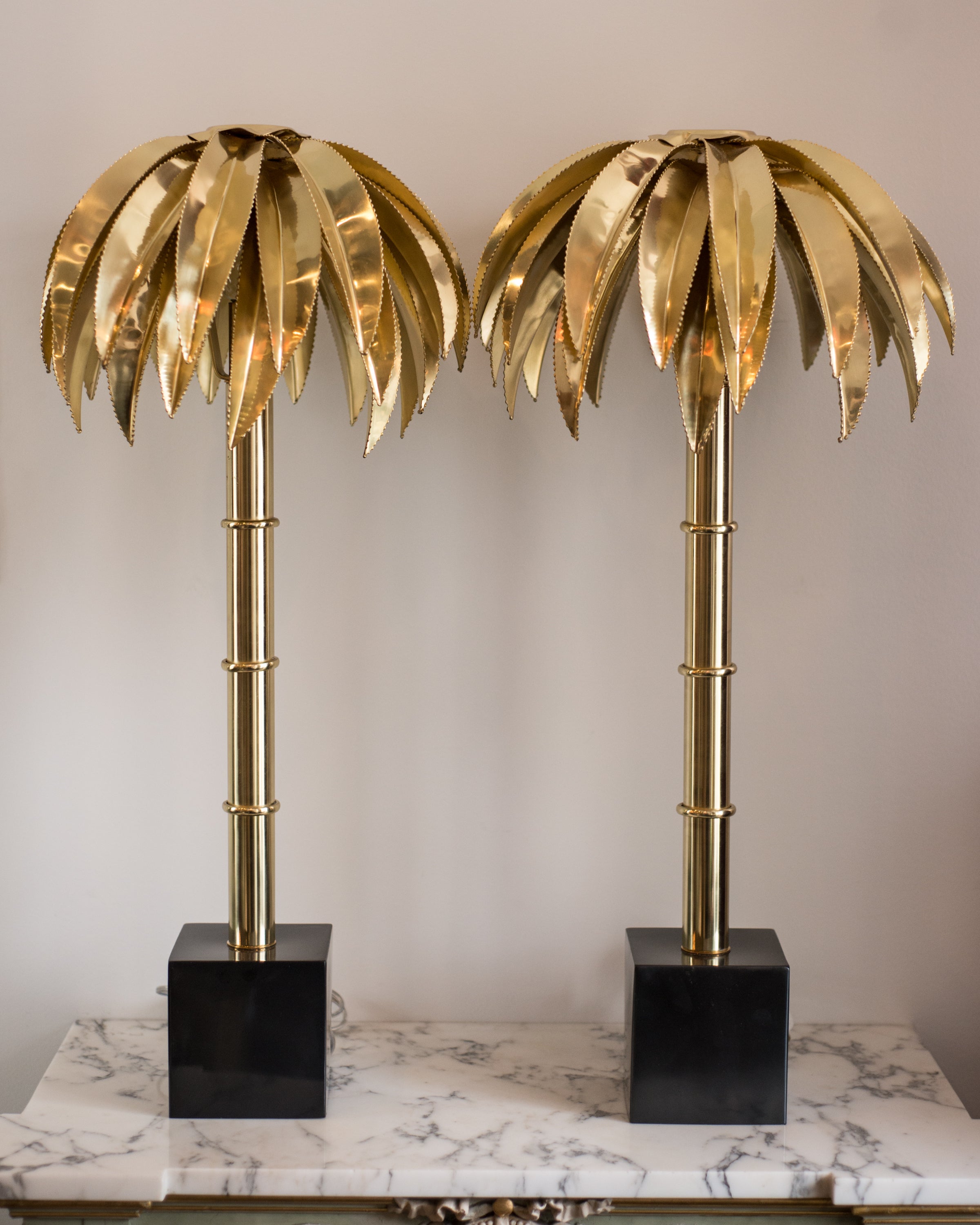 CONTEMPORARY METAL PALM TABLE LAMP