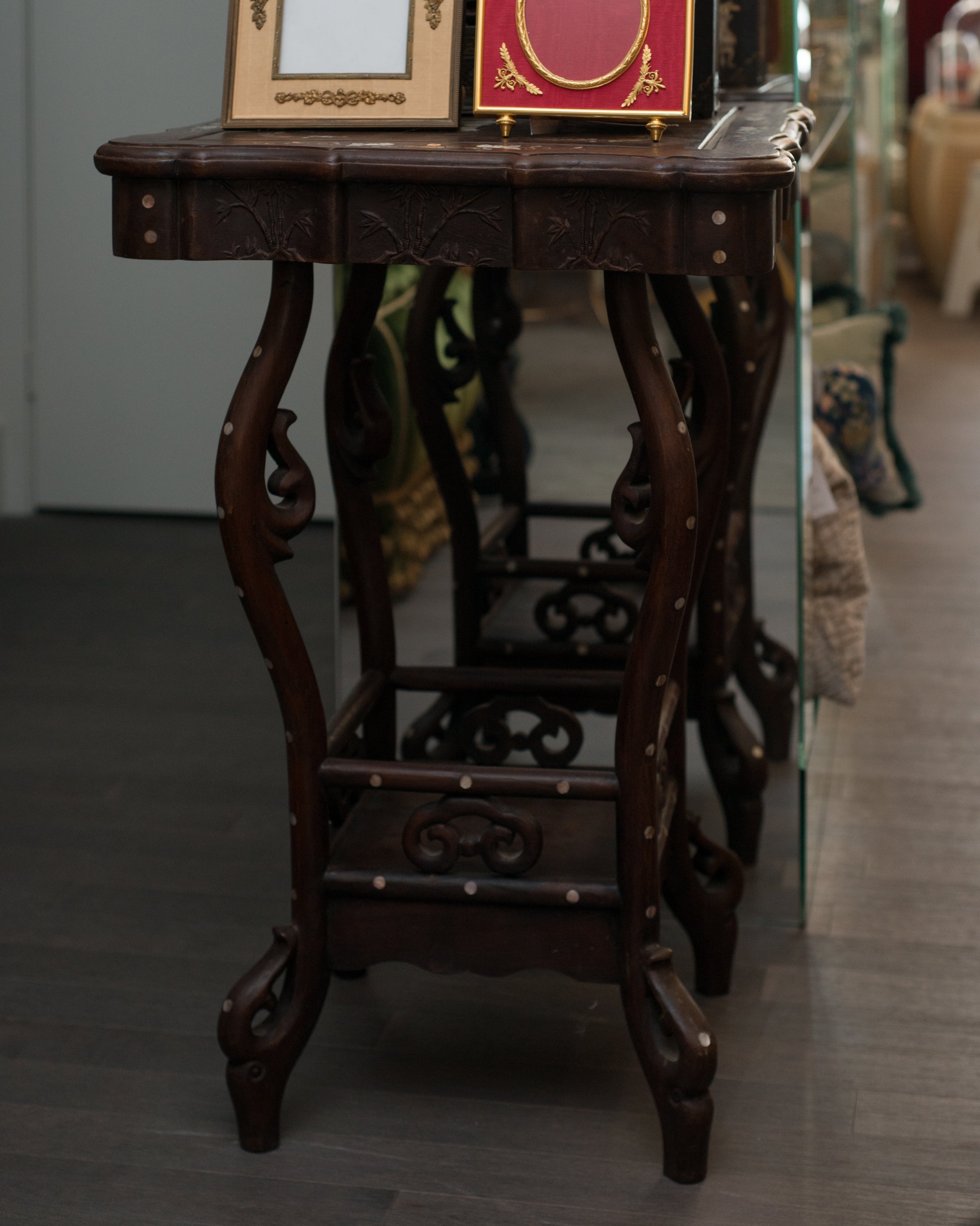 ANTIQUE CHINESE WOOD TABLE WITH MOTHER OF PEARL INLAY