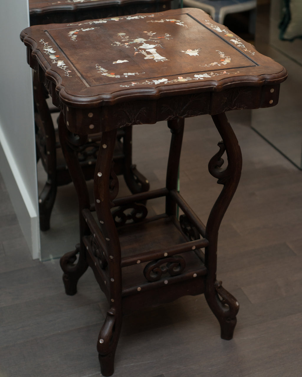 ANTIQUE CHINESE WOOD TABLE WITH MOTHER OF PEARL INLAY
