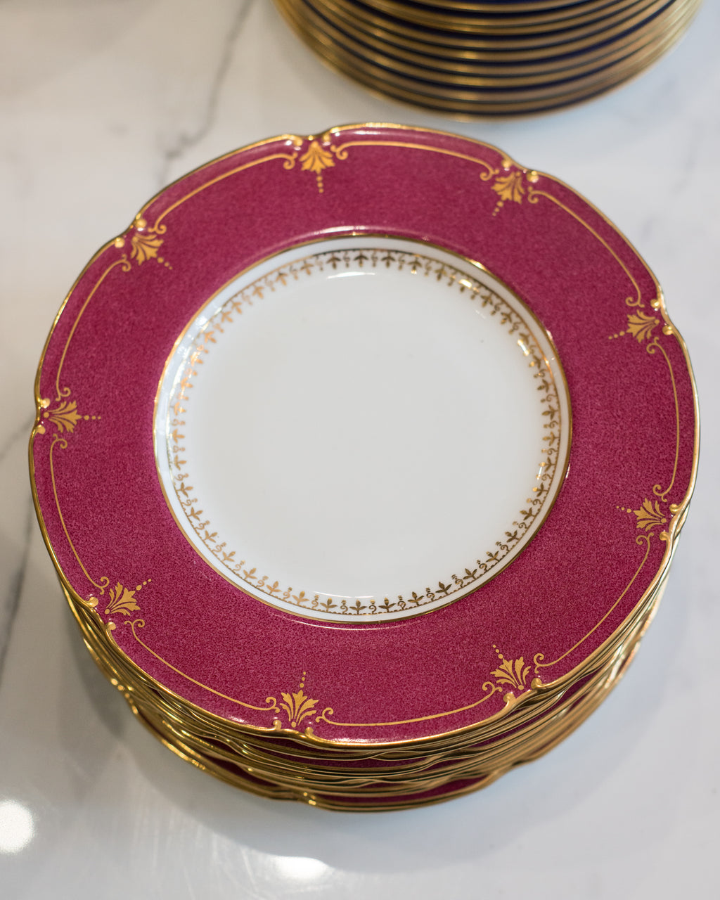 ANTIQUE SET OF 12 WEDGWOOD CRANBERRY SIDE PLATES