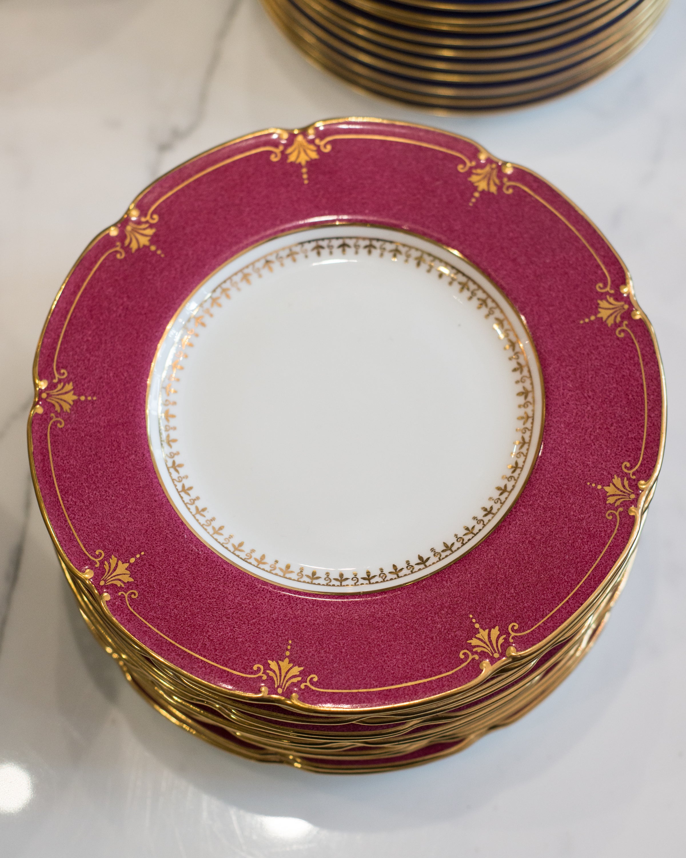 ANTIQUE SET OF 12 WEDGWOOD CRANBERRY SIDE PLATES