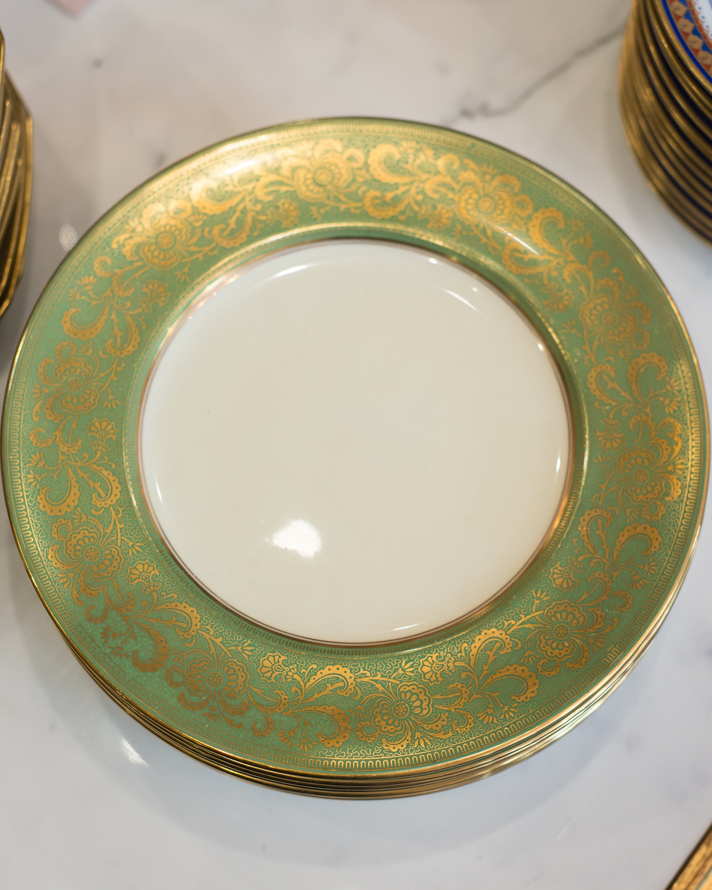 ANTIQUE SET OF 10 GREEN & GOLD DINNER PLATES