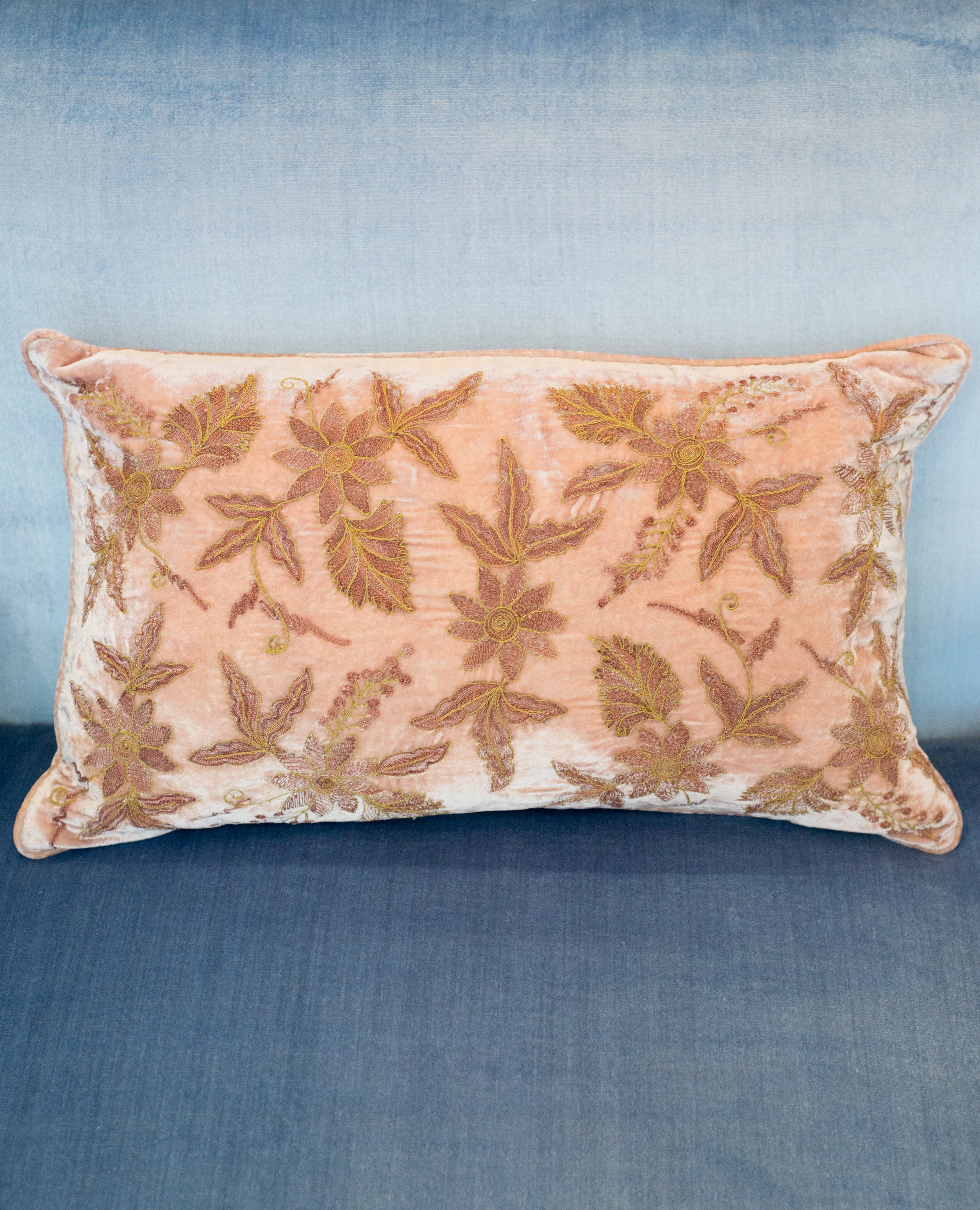 EMBROIDERED PILLOW IN VINTAGE PLUM