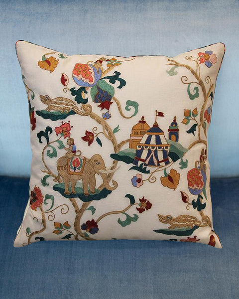 PAIR OF EMBROIDERED COTTON PILLOW WITH CIRCUS THEME