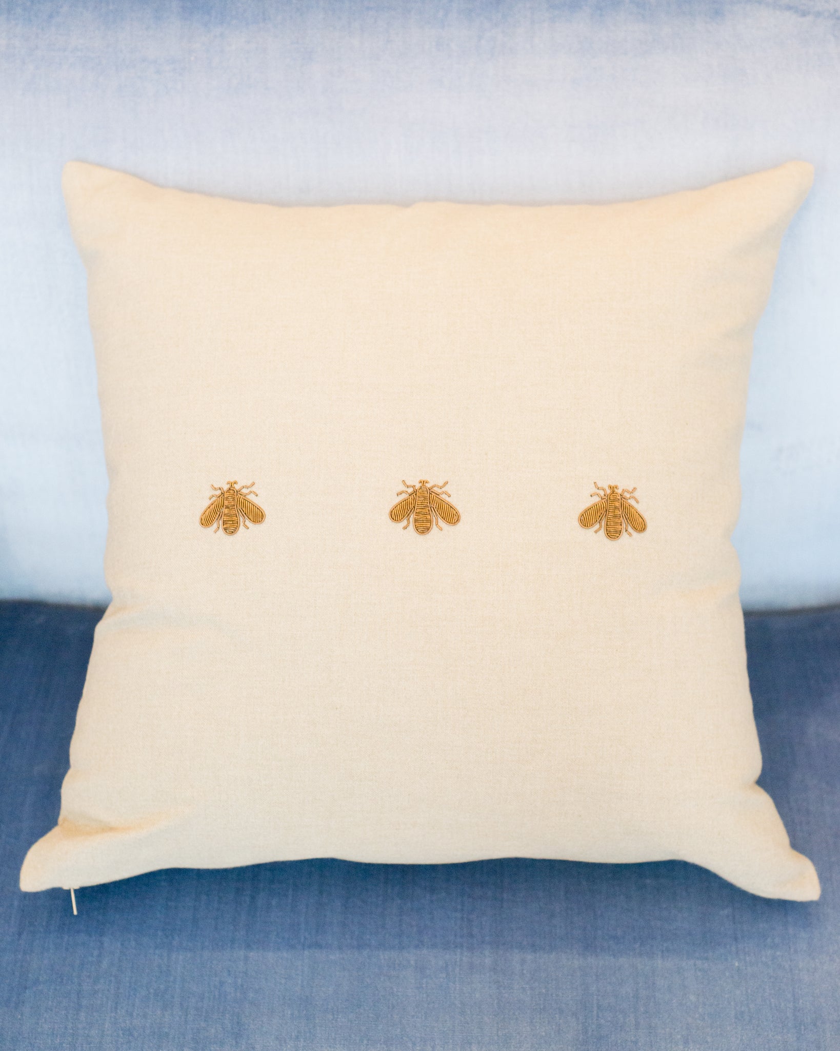 3 METALLIC BEES EMBROIDERED ON A LINEN PILLOW