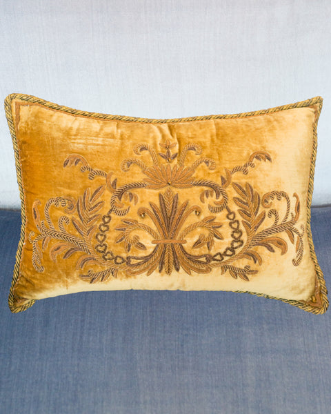 GOLD VELVET PILLOW WITH METALLIC TRIM