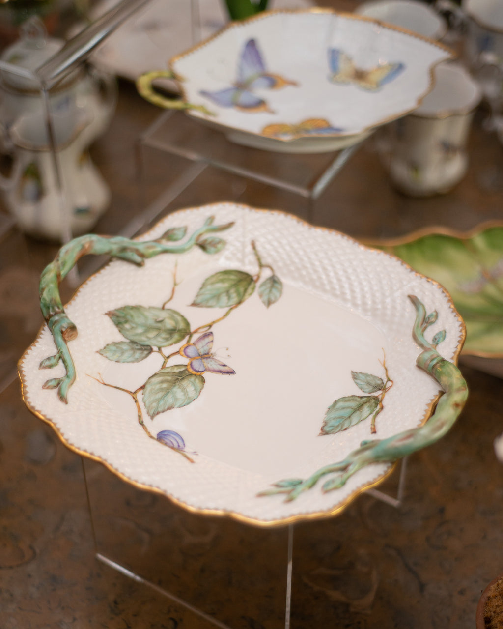SQUARE TRAY WITH HANDLES HANDPAINTED WITH LEAVES