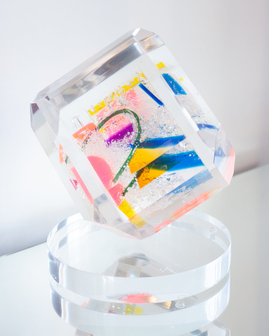 CONTEMPORARY MULTI-COLOURED ACRYLIC CUBE SCULPTURE
