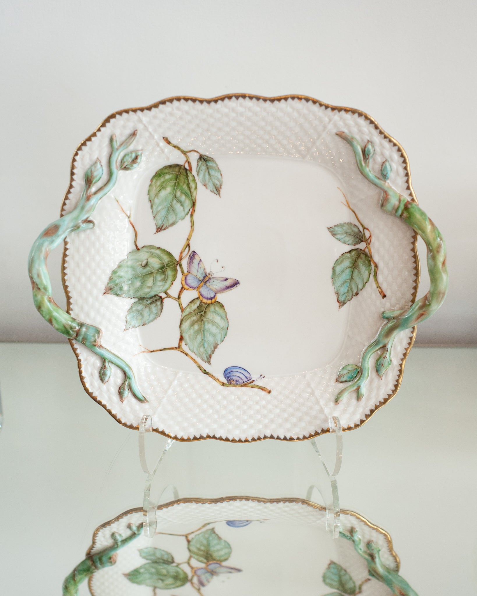 SQUARE TRAY WITH HANDLES HANDPAINTED WITH LEAVES