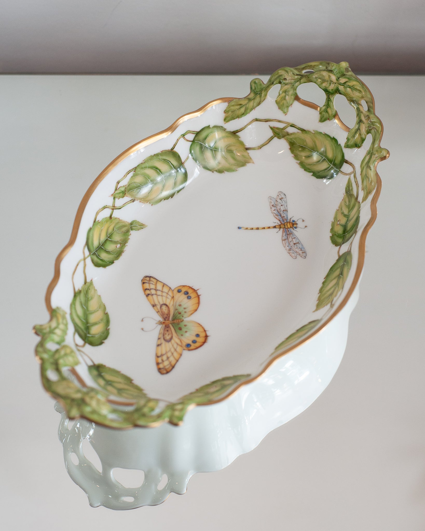 GREEN IVY LEAF BOWL WITH HANDLES
