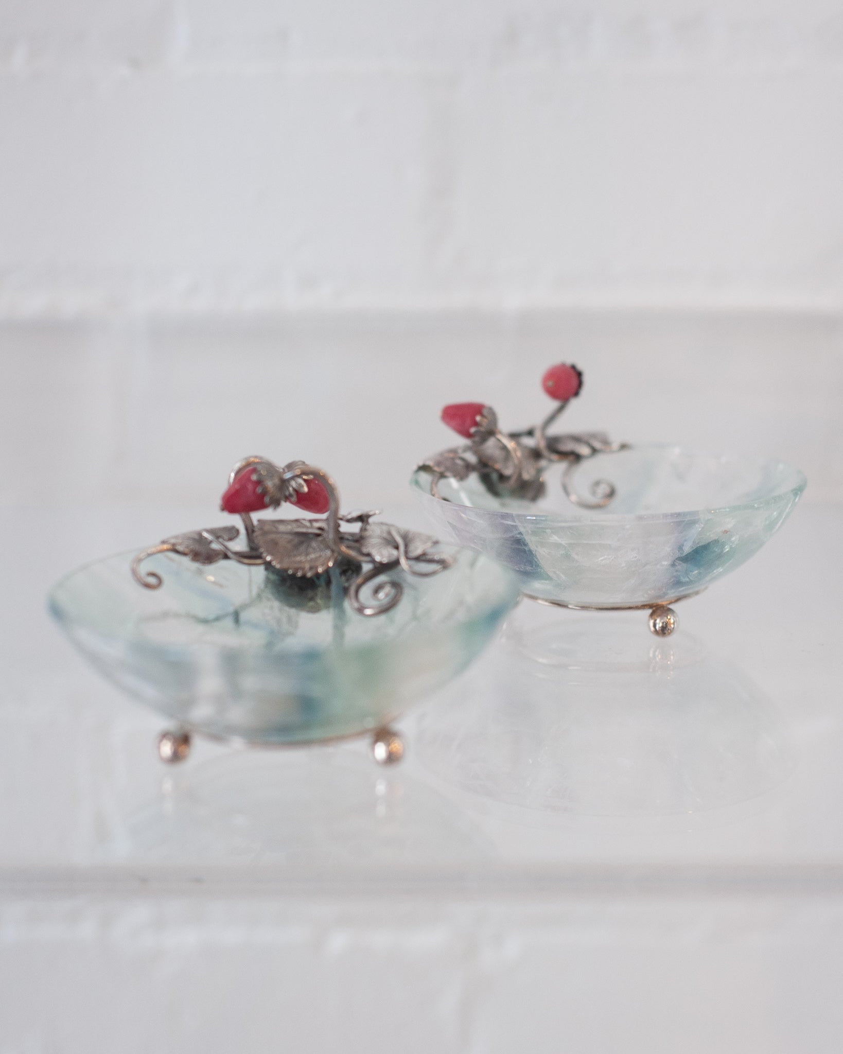 CONTEMPORARY PAIR OF JEWELLED FLUORITE BOWLS, PESTELLI