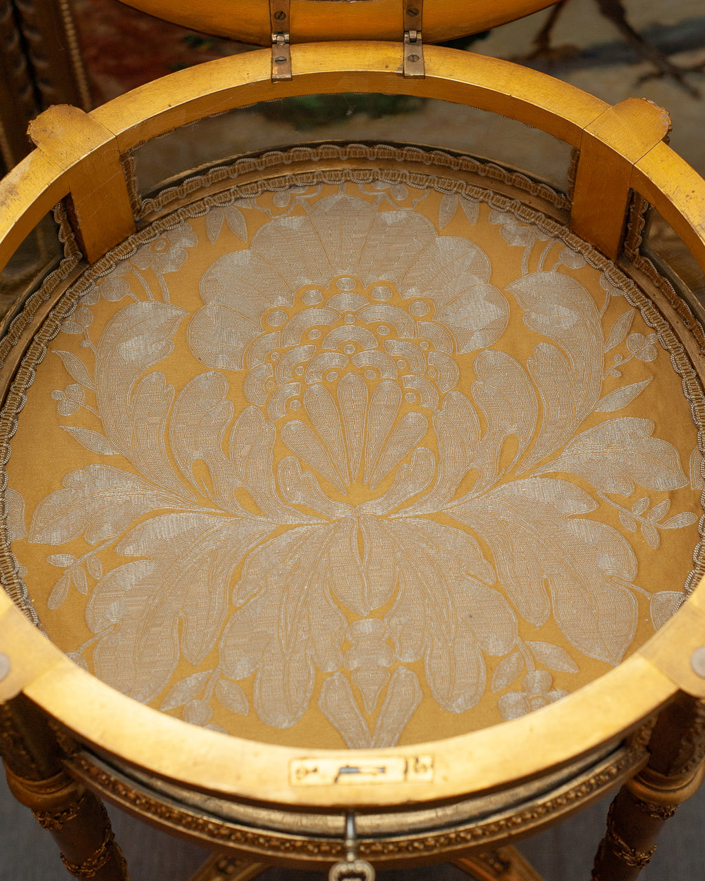 ANTIQUE FRENCH ROUND GILDED DISPLAY TABLE