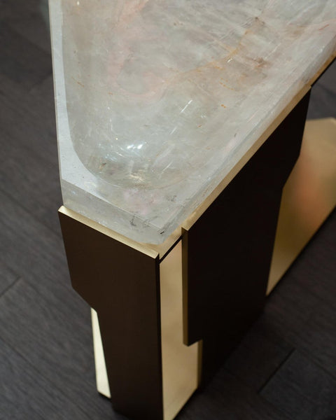 CONTEMPORARY ROCK CRYSTAL AND BRASS TABLE WITH GEOMETRIC BASE