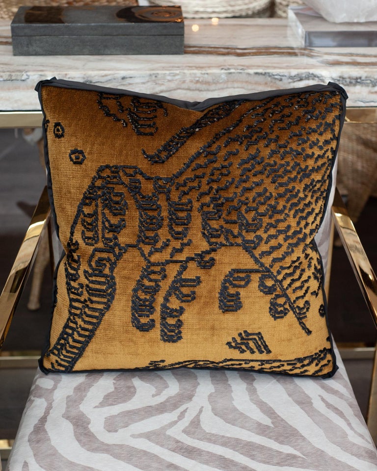 STUDIO MAISON NURITA BOX PILLOW IN DEDAR TIGER MOUNTAIN FAUVE VELVET WITH SATIN TRIM