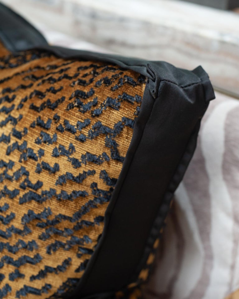 STUDIO MAISON NURITA BOX PILLOW IN DEDAR TIGER MOUNTAIN FAUVE VELVET WITH SATIN TRIM