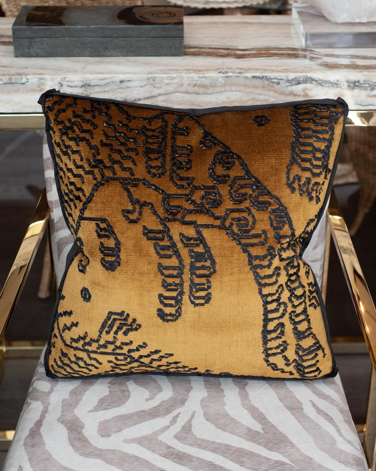 STUDIO MAISON NURITA BOX PILLOW IN DEDAR TIGER MOUNTAIN FAUVE VELVET WITH SATIN TRIM