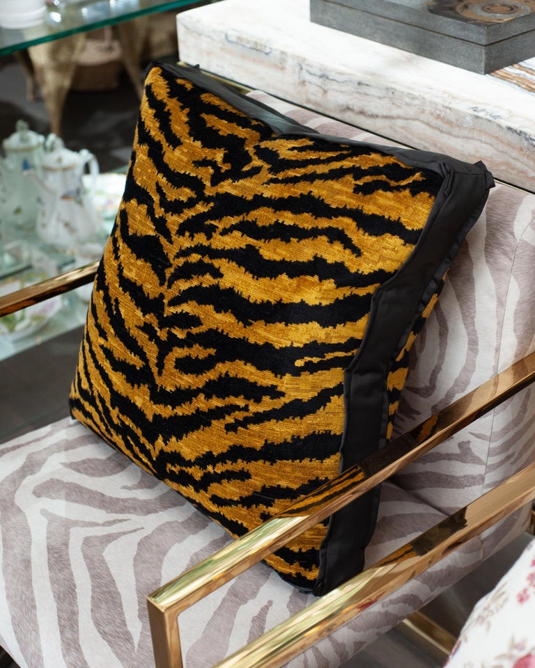 STUDIO MAISON NURITA BOX PILLOW IN JIM THOMPSON THAIGER VELVET WITH SATIN TRIM