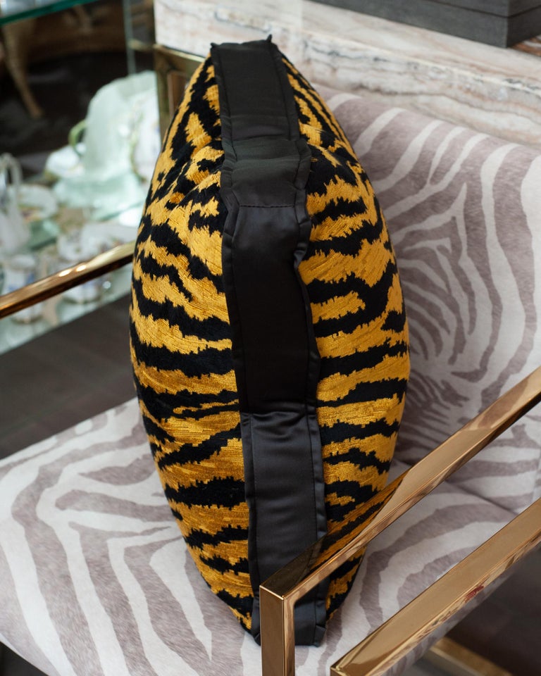 STUDIO MAISON NURITA BOX PILLOW IN JIM THOMPSON THAIGER VELVET WITH SATIN TRIM