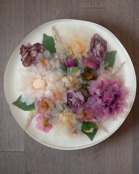 CONTEMPORARY ACRYLIC CAKE SERVING PLATE WITH SILK FLOWERS