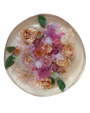 CONTEMPORARY ACRYLIC CAKE SERVING PLATE WITH SILK FLOWERS