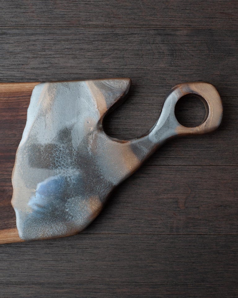CONTEMPORARY LARGE WALNUT SERVING BOARD WITH ACRYLIC HANDLE