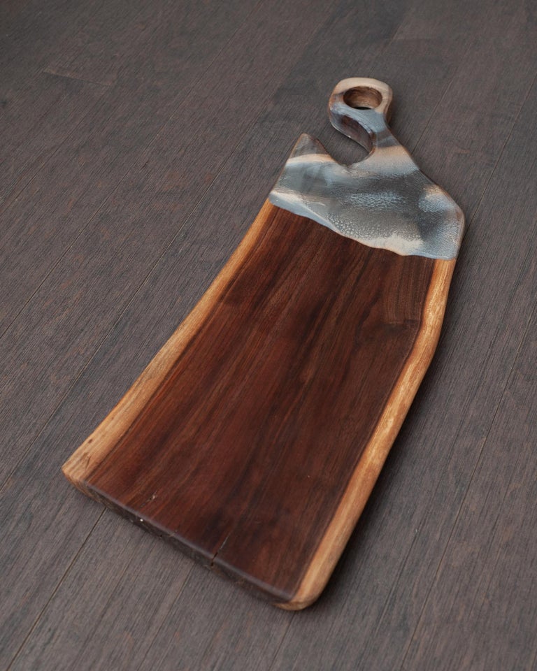 CONTEMPORARY LARGE WALNUT SERVING BOARD WITH ACRYLIC HANDLE