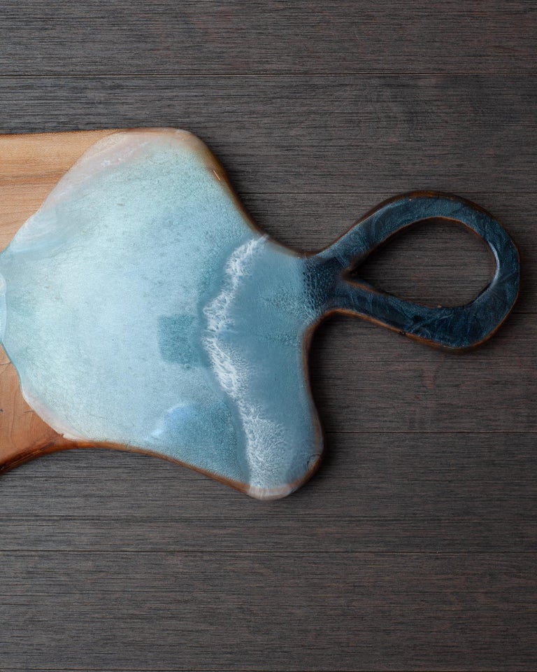 CONTEMPORARY LARGE BEECH SERVING BOARD WITH ACRYLIC HANDLE
