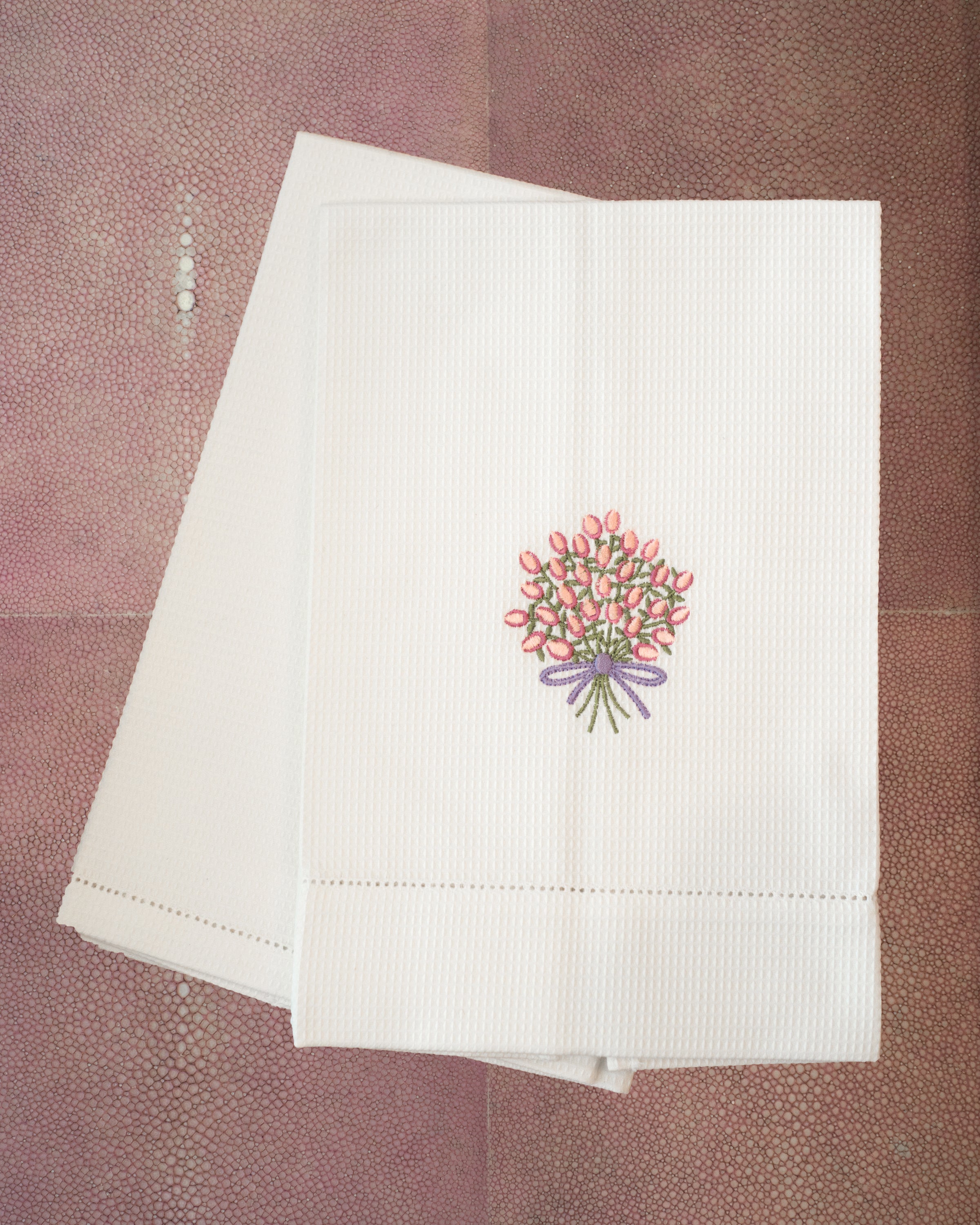 COTTON GUEST TOWEL EMBROIDERED WITH A BUNCH OF PINK FLOWERS