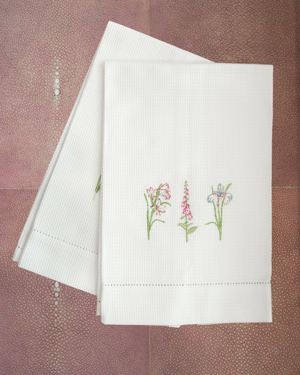 COTTON GUEST TOWEL EMBROIDERED WITH FLOWERS
