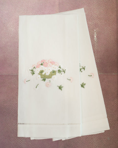 PAIR OF LINEN GUEST TOWELS EMBROIDERED WITH A BASKET OF FLOWERS