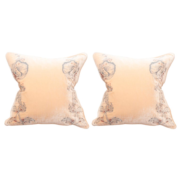 PAIR OF EMBROIDERED PILLOW ON NUDE SILK VELVET