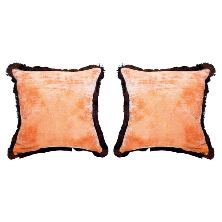PAIR OF ROSE SILK VELVET PILLOW WITH AUBERGINE FRINGE