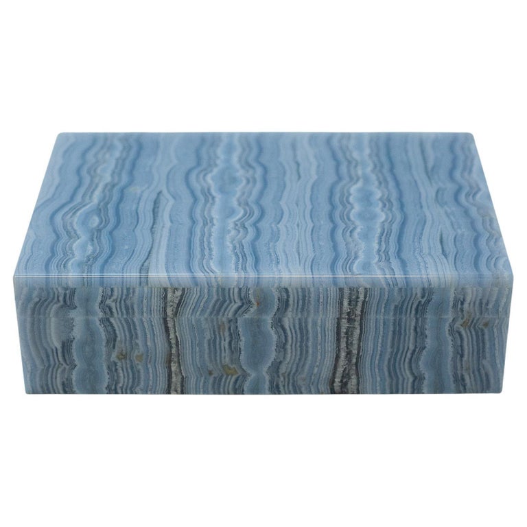CONTEMPORARY BLUE LACE AGATE BOX WITH HINGED LID